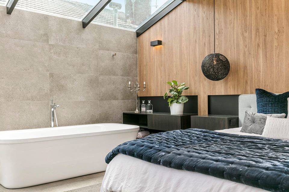 Bath-in-bedroom